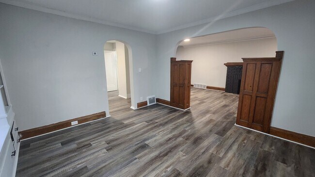 Building Photo - Renovated 3 bedroom home