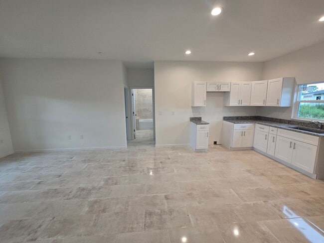 Foto del edificio - BRAND NEW 3/2/1 -SW LEHIGH ACRES FL
