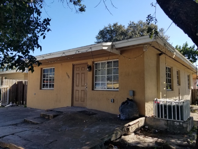 Foto del edificio - 1298 NW 38th St