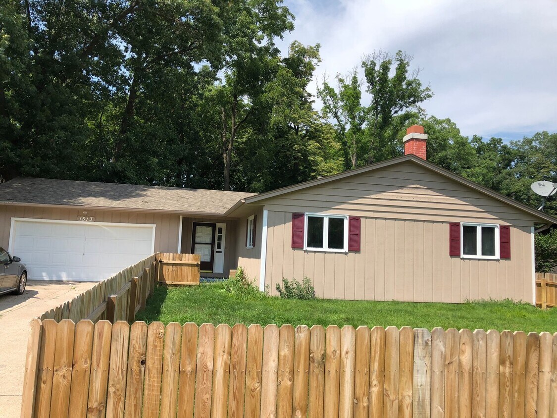 1513 18th Ave, Silvis, IL 61282 House Rental in Silvis, IL