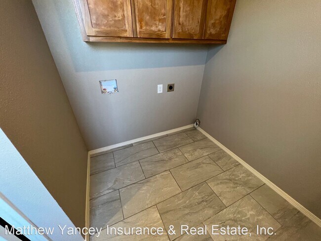 Building Photo - 2 br, 1 bath House - 2229 Alma Blvd - 2229...