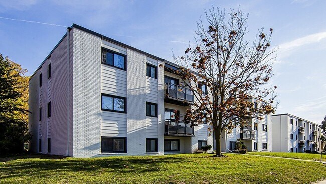 Photo du bâtiment - 159 & 161 University Avenue East