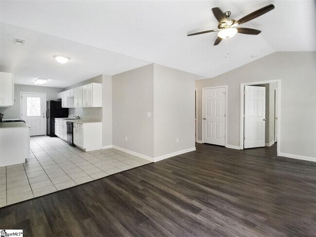 Foto del edificio - 915 Black Snake Rd