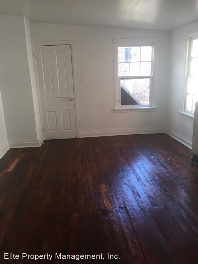 Foto del edificio - 3 br, 1 bath House - 122 N. Duke St., #2