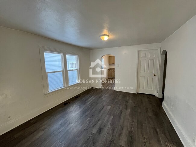 Foto del edificio - 1428 W 10th St