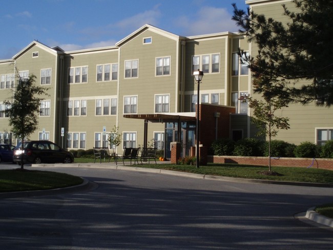 Entrada - Residences At Hampstead School