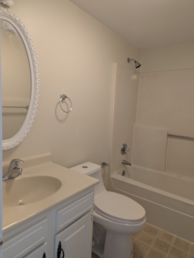 Foto del edificio - 482 Cedarcrest Dr