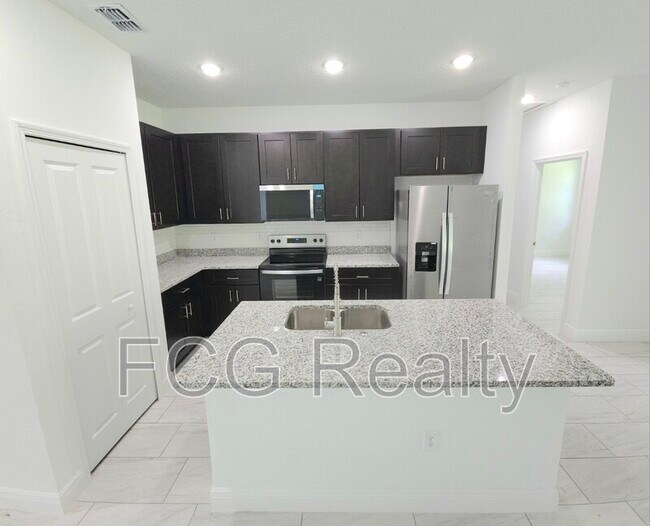 Foto del edificio - 8145 N Voyager Dr