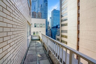 Building Photo - 153 E 57th St