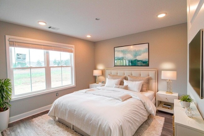 Foto del edificio - 5007 Cypress Lake Rd