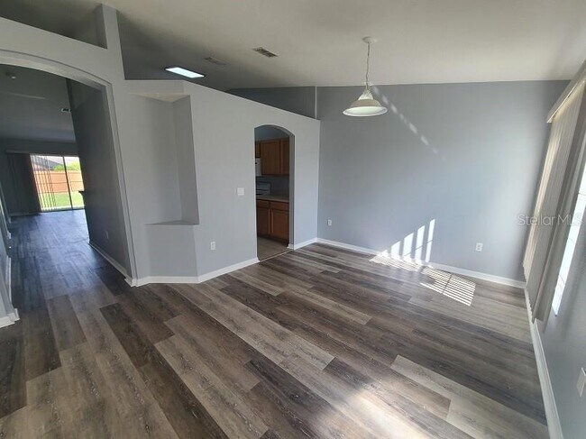 Foto del edificio - 6425 Grapewood Rd