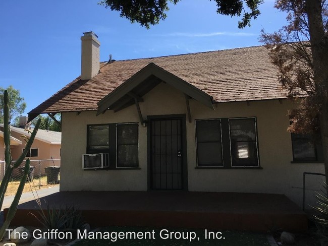 Building Photo - 233-241 S San Jacinto Ave