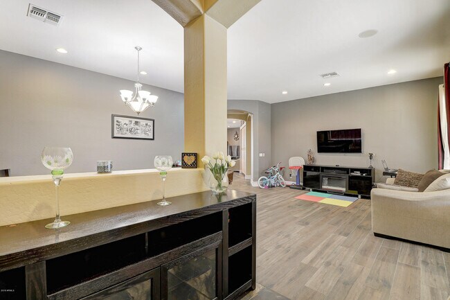 Foto del edificio - 8606 W Helen Ln