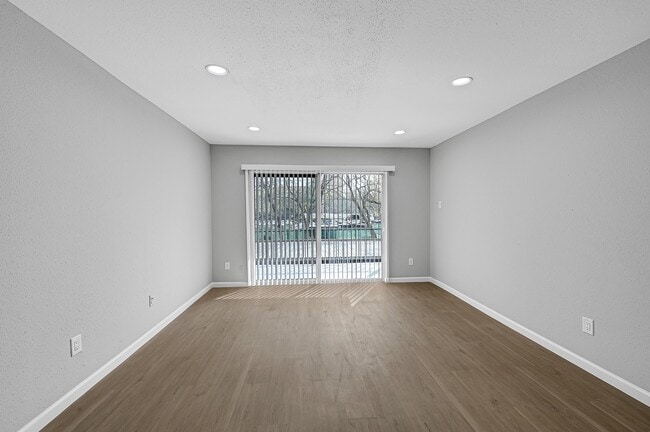 Building Photo - 7555 Katy Fwy