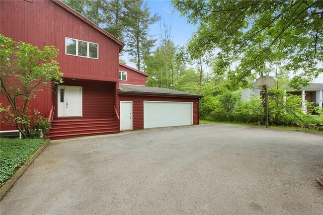 Building Photo - 318 Blackstone Ave