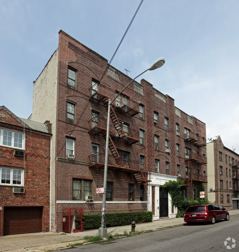 Building Photo - 1328 W 7th St