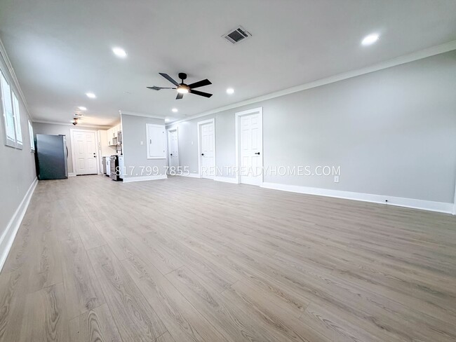 Photo - 2418 Kingsdale Dr House