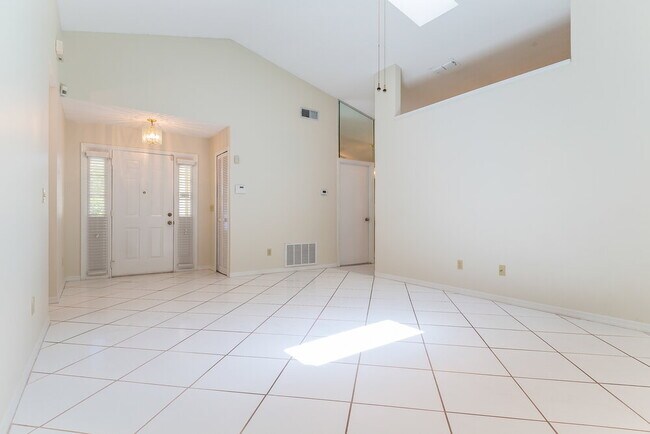 Building Photo - 1011 Manigan Ave