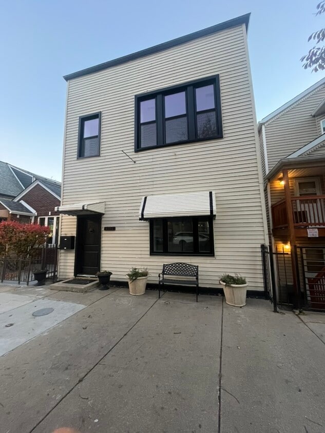 Primary Photo - 1751 W 21st Pl