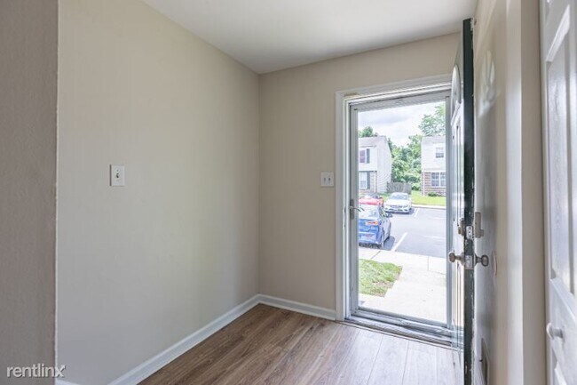 Building Photo - 4 br, 2.5 bath Townhome - 9053 Congress Place