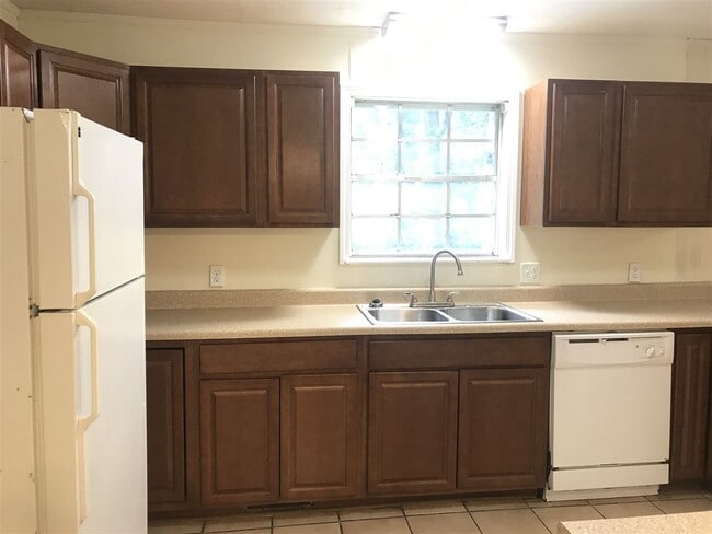 Building Photo - 2506 Waldemar Ln