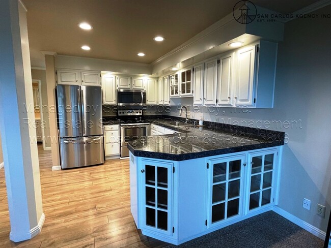 Building Photo - Two Bed, Two Bath Condo with Views in Pebb...