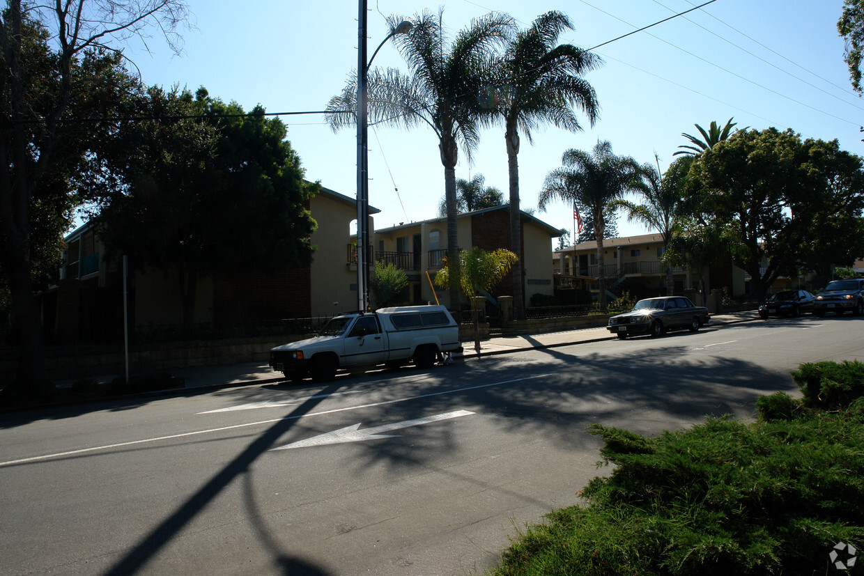 Building Photo - Palm Tree Apartments