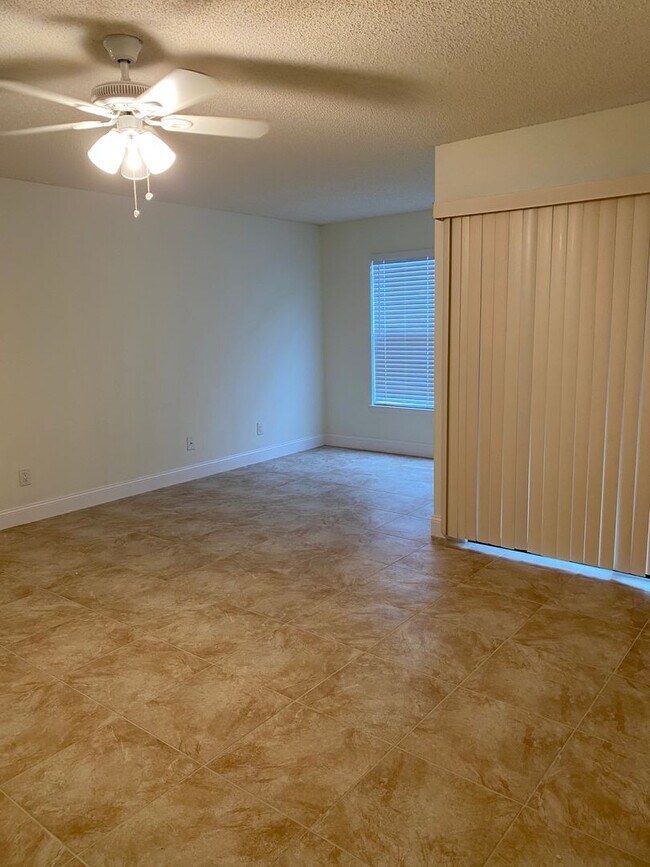 Foto del edificio - Lush Tropical Condo in North Naples