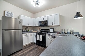 Building Photo - The Park at 1824 Student Apartments