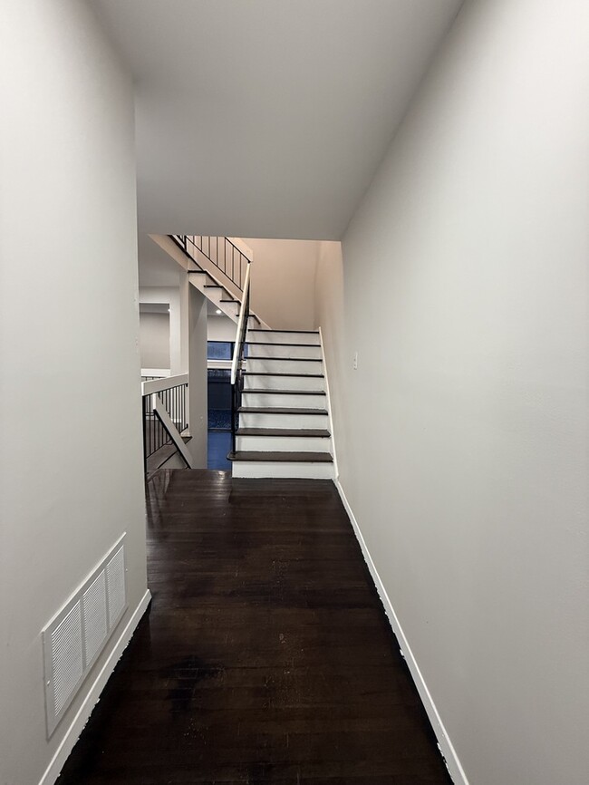 Building Photo - 440 Tall Oak Ln