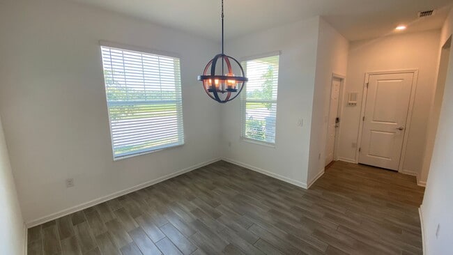 Building Photo - 4 Bedroom, 3.5 Bath Single Family Home in ...