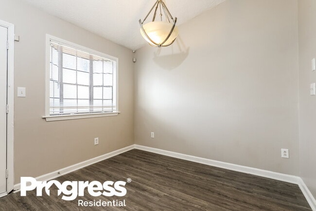 Building Photo - 9359 Wood Knoll Ln