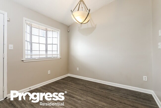 Foto del edificio - 9359 Wood Knoll Ln