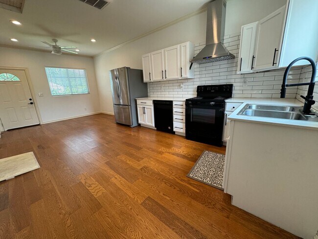 Building Photo - Cozy 1 bedroom 1 bathroom home