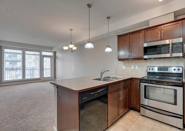 Photo du bâtiment - Convenient 1 Bedroom/1Bathroom Condo Located in the Lake Community of Mid(IP082)