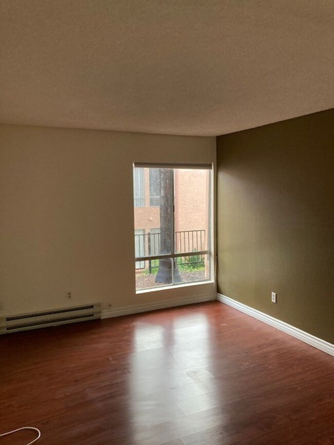 Foto del edificio - Spacious 2 Bed Condo in Del Cerro!