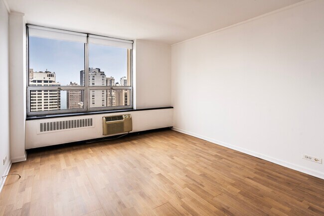 Building Photo - 70 W Burton Pl