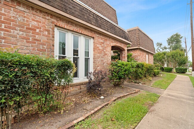 Foto del edificio - 2938 Camelot Ln