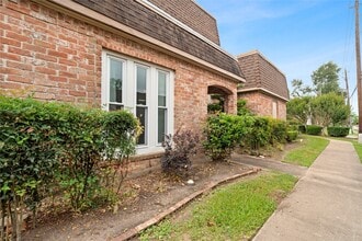 Building Photo - 2938 Camelot Ln