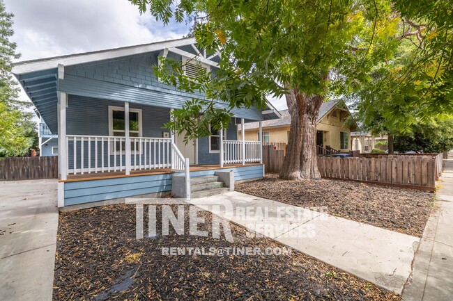 Building Photo - Stunning 3 Bedroom 2 Bathroom Home in Oak ...