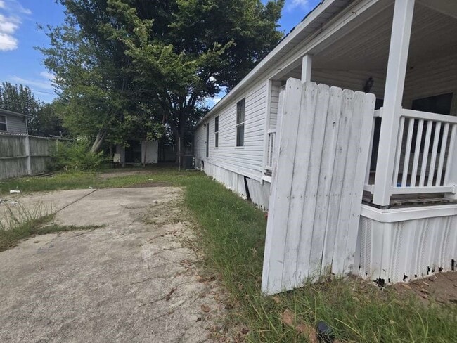 Foto del edificio - 5815 Dylan Dr