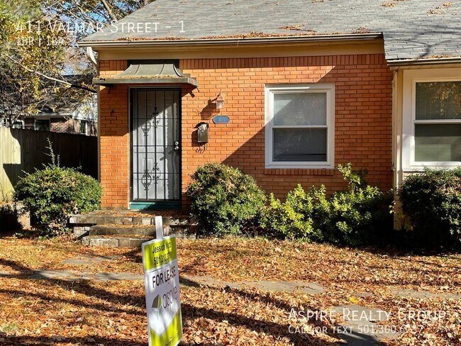 Building Photo - Newly Remodeled 1 bedroom duplex apartment...