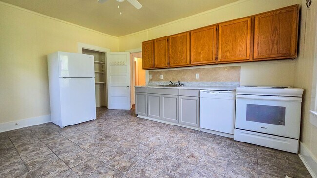 Foto del edificio - 318 Ransom Rd