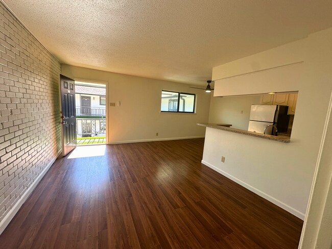 Building Photo - 5221 Bonita Ave