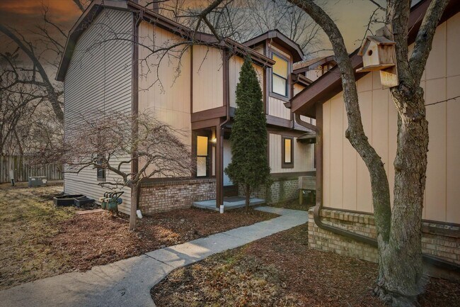 Foto del edificio - 1027-1029 Valley Side Dr.