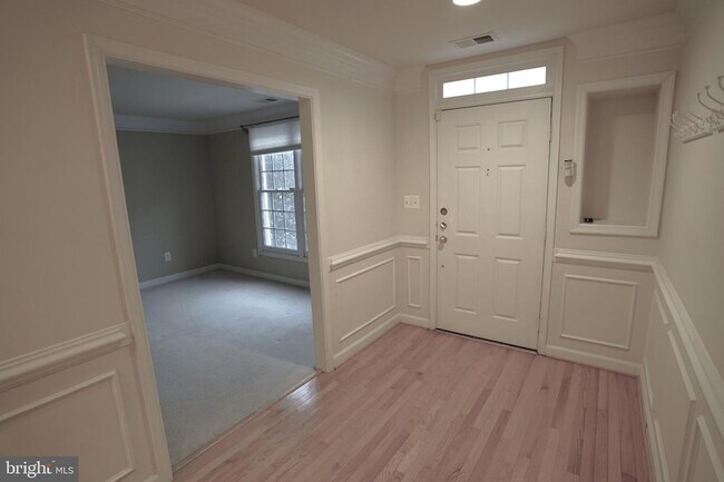 Foto del edificio - 1609 Leeds Castle Dr