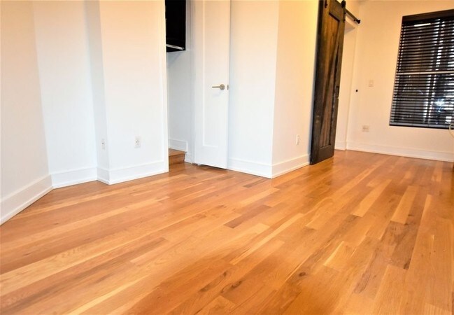 Foto del edificio - 444 E 13th St
