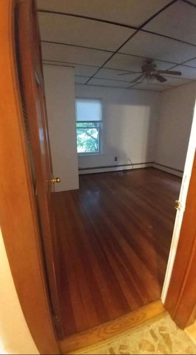 Foto del edificio - 34 Fall River Ave
