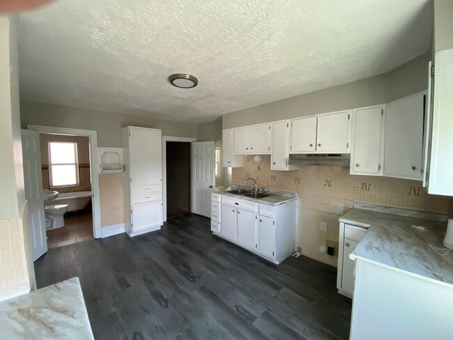 Building Photo - 7224 Albright Ave