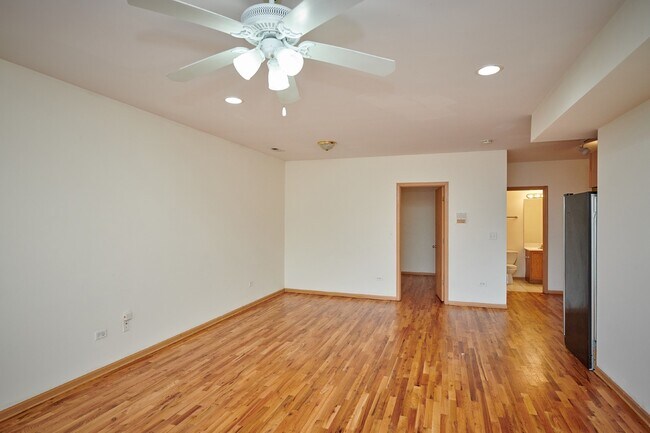 Foto del edificio - 2429 W Madison St